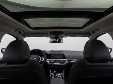 Fahrzeugabbildung BMW 330e xDr Tour Sport Line ACC HUD Pano HiFi Laser
