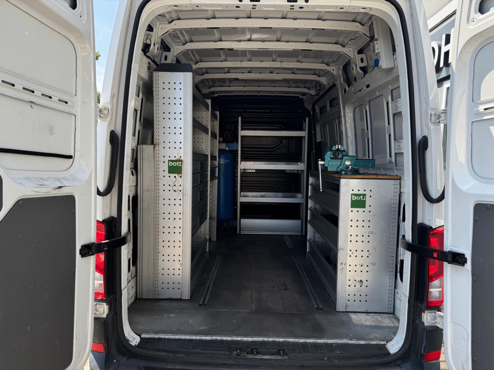 Volkswagen Crafter Kasten 35 mittellang Hoch REGAL KOMPRESS, миниатюра 9