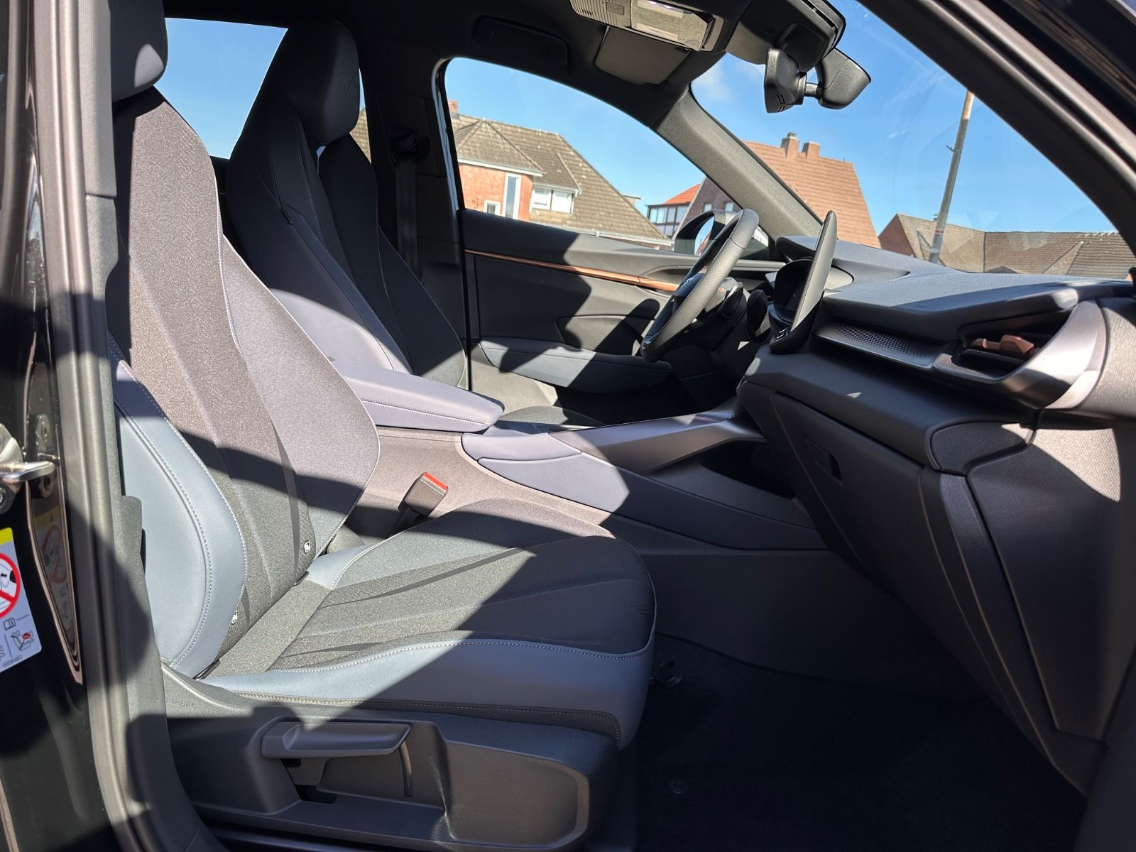 Fahrzeugabbildung CUPRA Terramar 1.5 eTSI DSG AHK/Navi/ACC/LED/SHZG/GJR