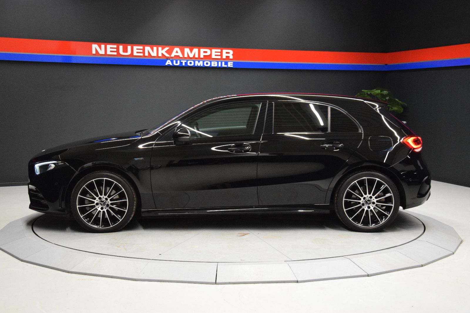 Fahrzeugabbildung Mercedes-Benz A 250 e Edition 2020 AMG Kamera LED MBUX Night