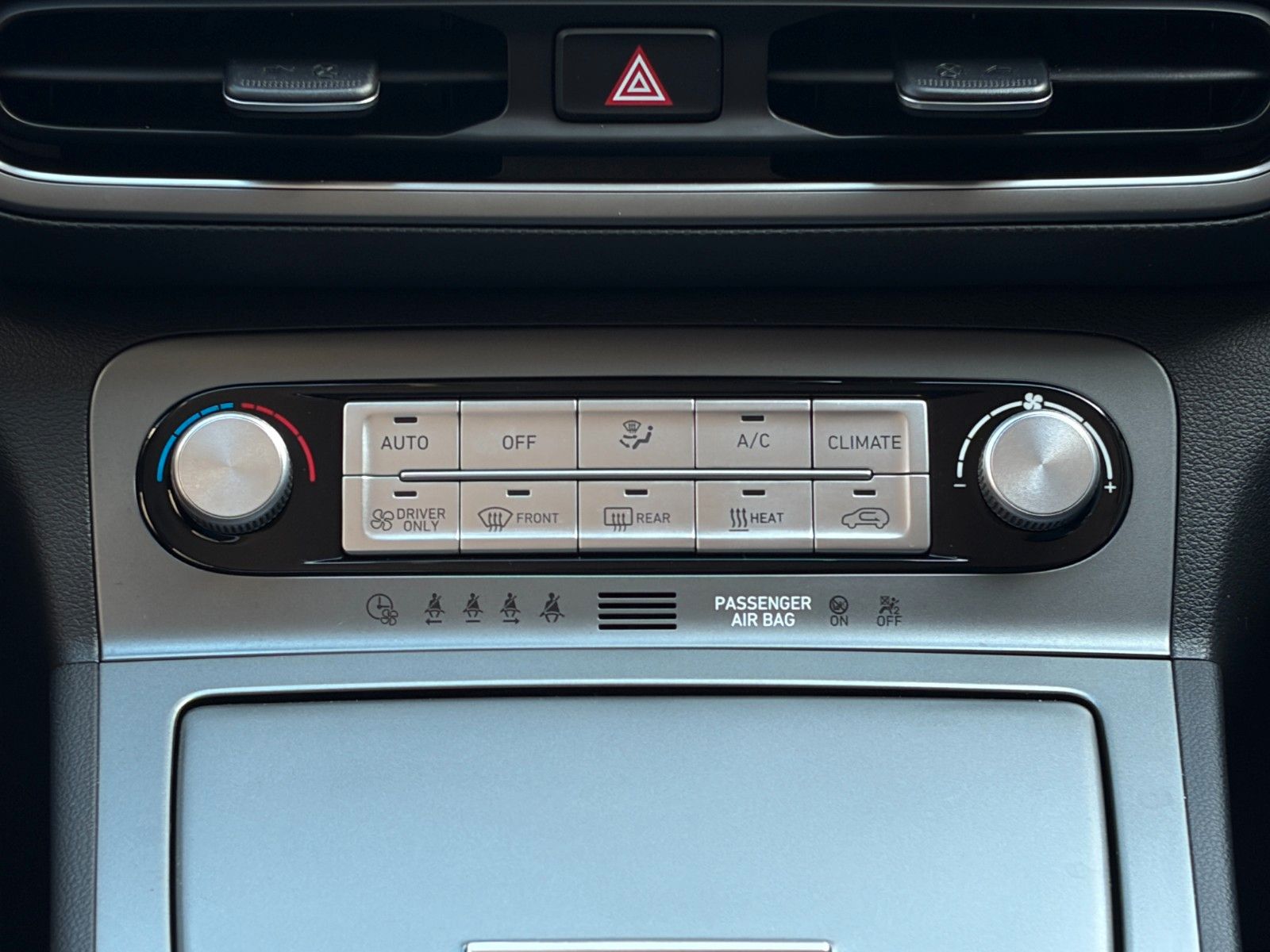 Fahrzeugabbildung Hyundai KONA E Select SHZ LHZ ACC LKA LFA Navi CarPlay