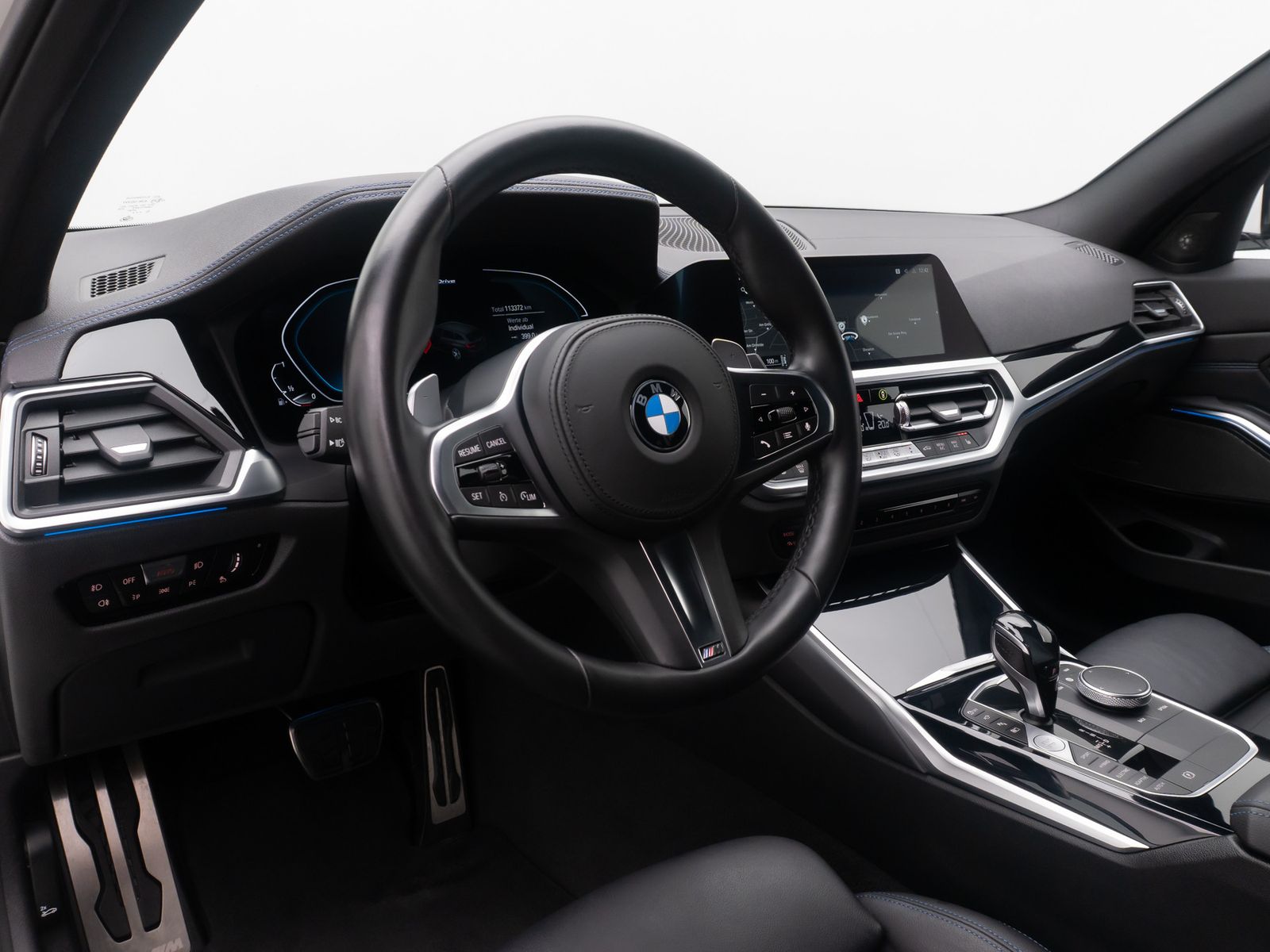 Fahrzeugabbildung BMW 330e xD M Sport 360&deg; Alarm HUD DAB Laser H/K 18"