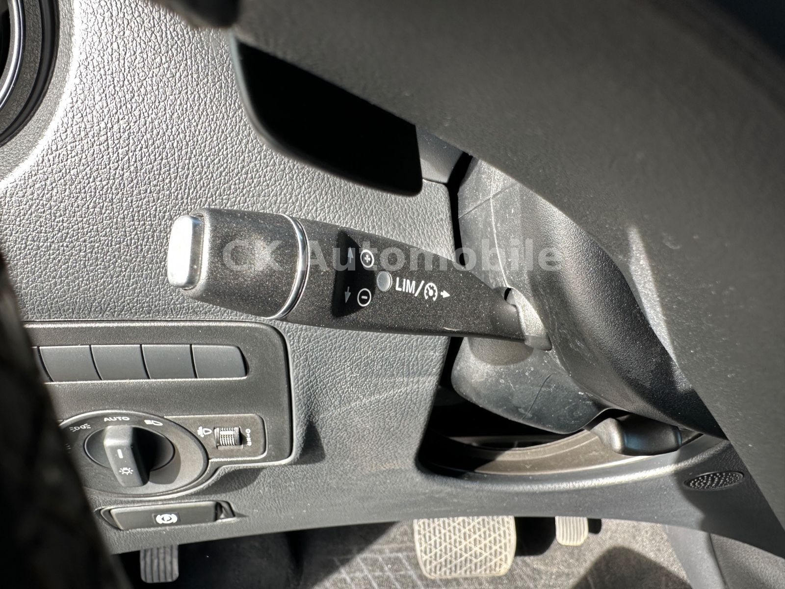 Fahrzeugabbildung Mercedes-Benz Vito Tourer Pro 124 Edition Autom/8Sitze/Kam/AHK