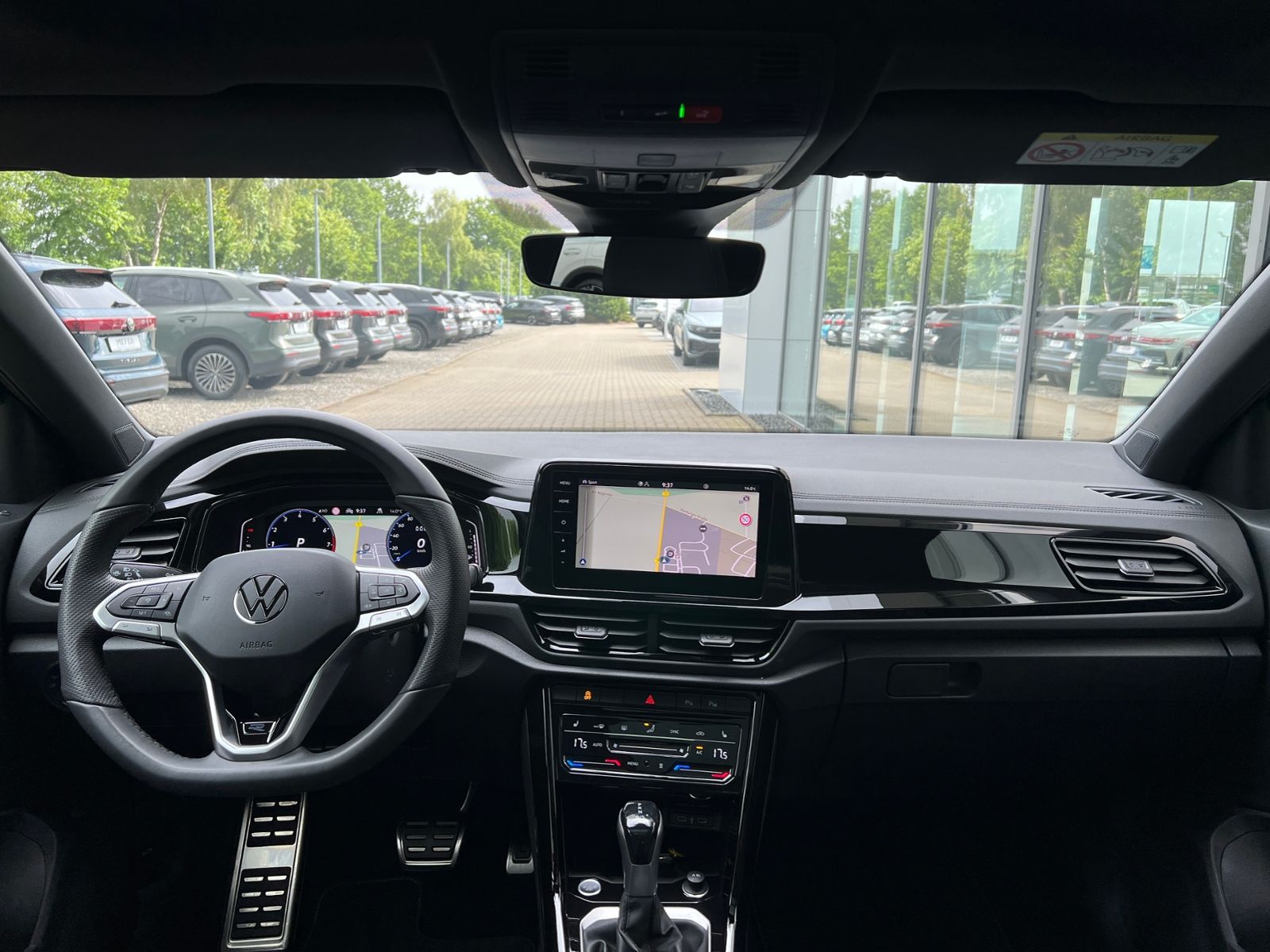Fahrzeugabbildung Volkswagen T-Roc R-Line 2.0 TSI DSG 4MOTION *AHK,Pano,DCC,1