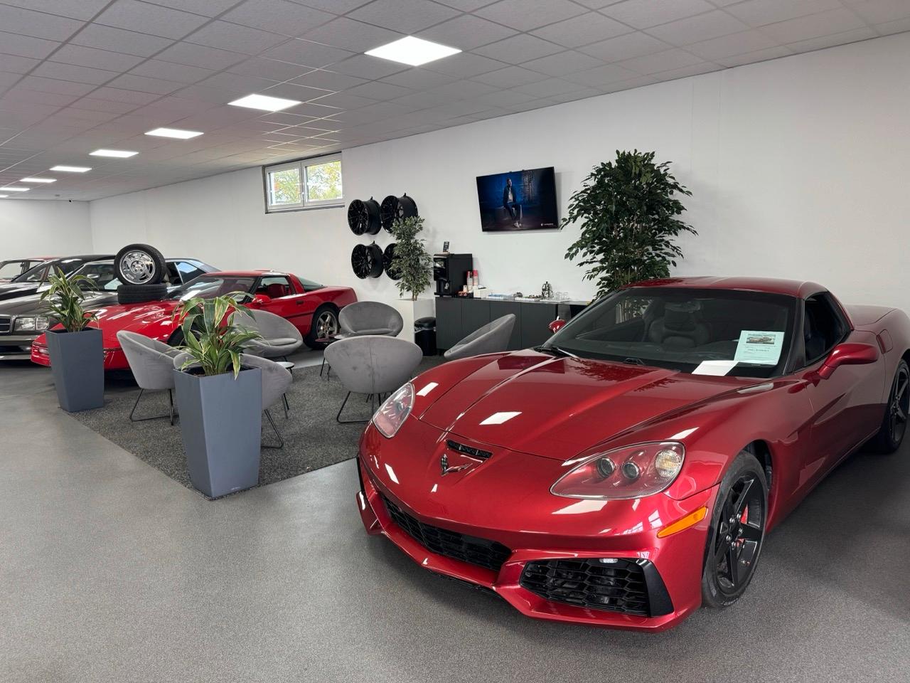 showroom-image-top