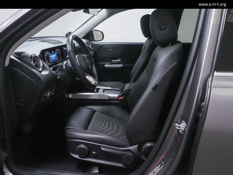 MERCEDES-BENZ GLB 220