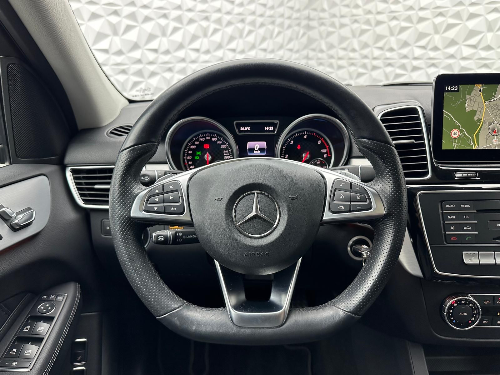 Fahrzeugabbildung Mercedes-Benz GLE 350d 4MATIC/DISTRO/PANORAMA/AHK/360°/ILS/DAB