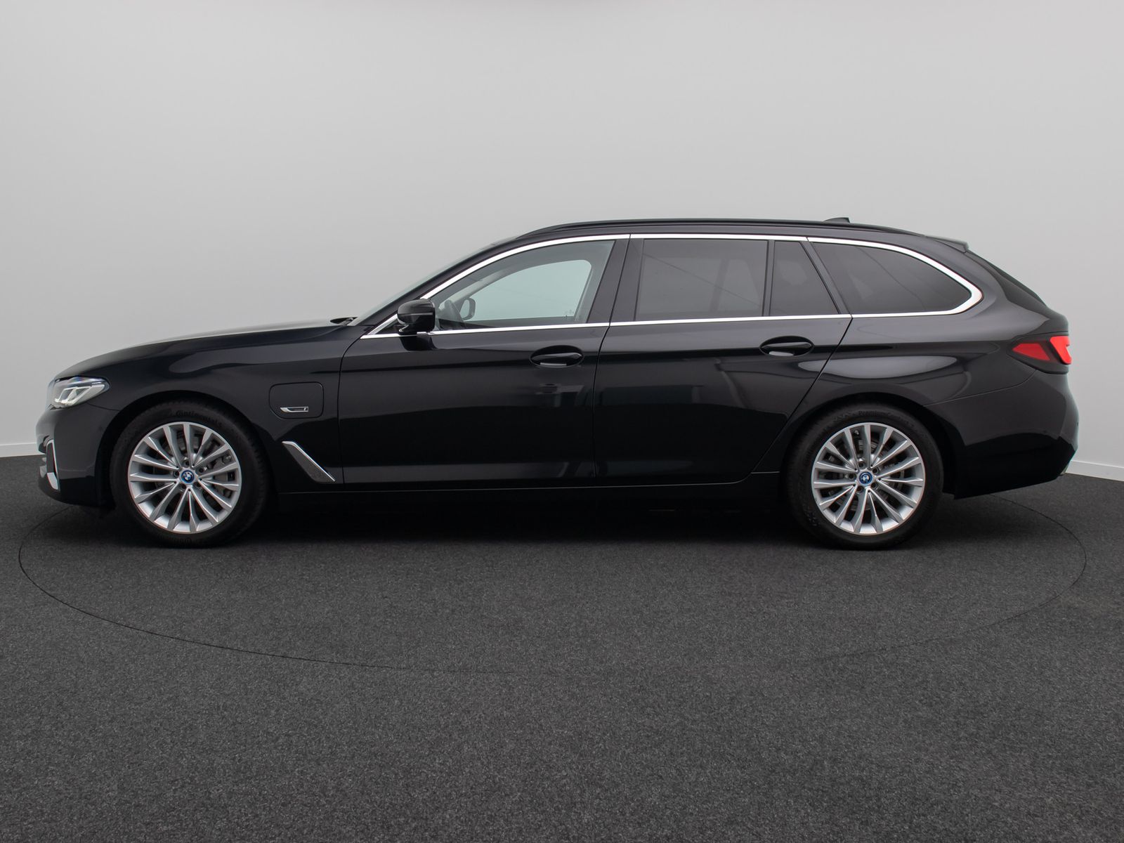 Fahrzeugabbildung BMW 530e Luxury Line Panorama Kamera Laser HUD DAB