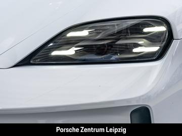 صورة 9 لـ 2024 Porsche TAYCAN