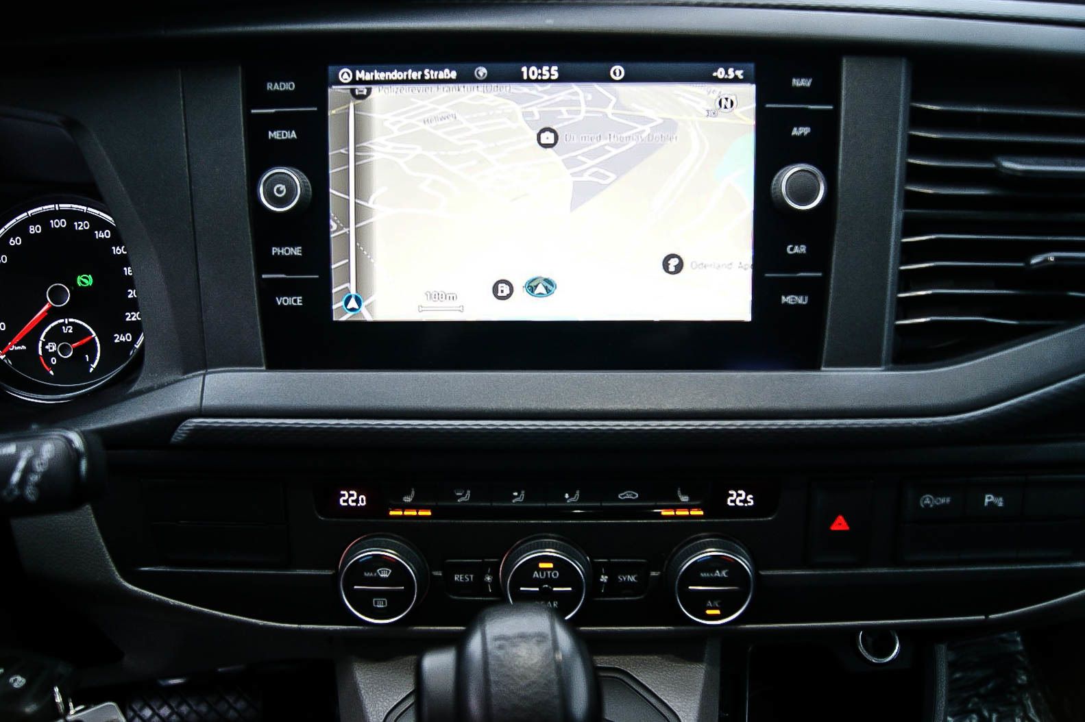 Fahrzeugabbildung Volkswagen T6.1 Caravelle/Multivan lang 2.0TDI DSG NAVI LED