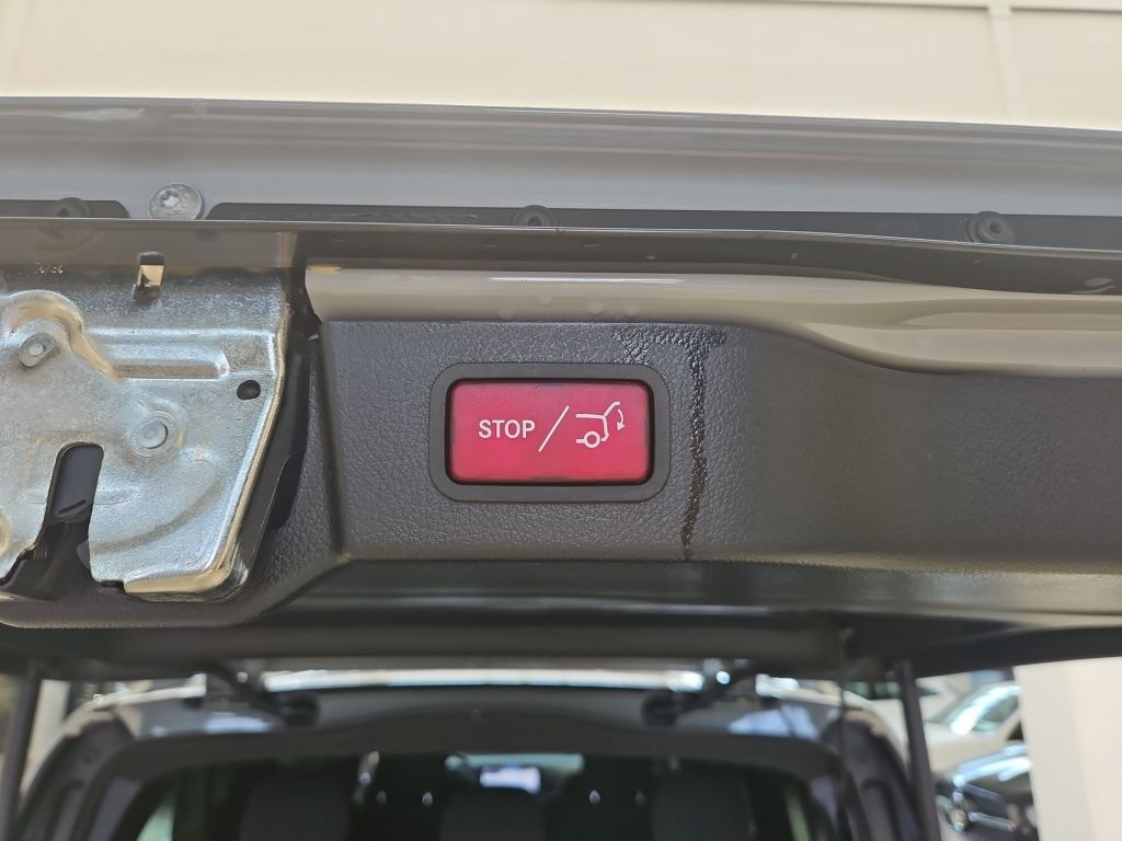 Fahrzeugabbildung Mercedes-Benz EQV 300 Lang 7 Sitze Sound 360° EASY-PACK Lenkas