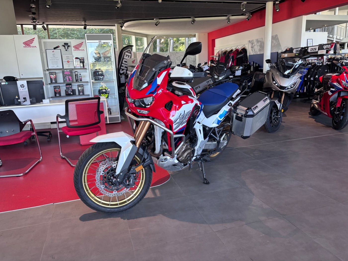 Fahrzeugabbildung Honda CRF 1100 Adventure Sports D4T 2026 Koffer, Sturz