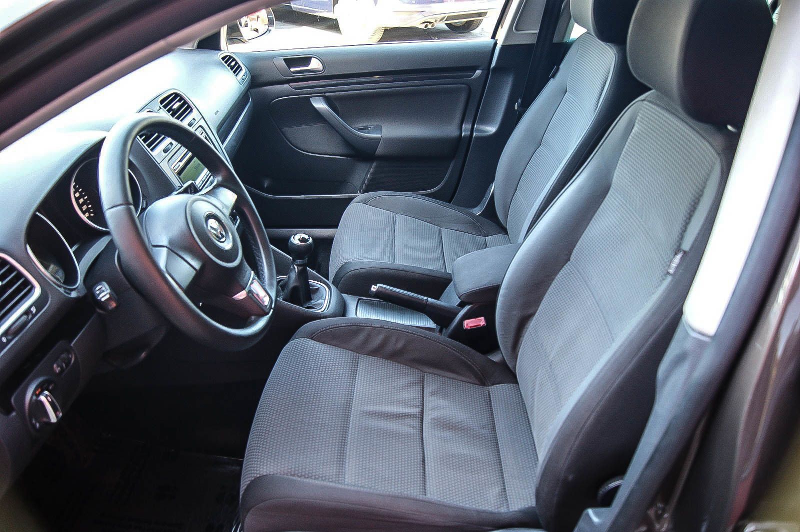 Fahrzeugabbildung Volkswagen Golf VI Variant 1.2 Comfortline KLIMA PDC SIHZG