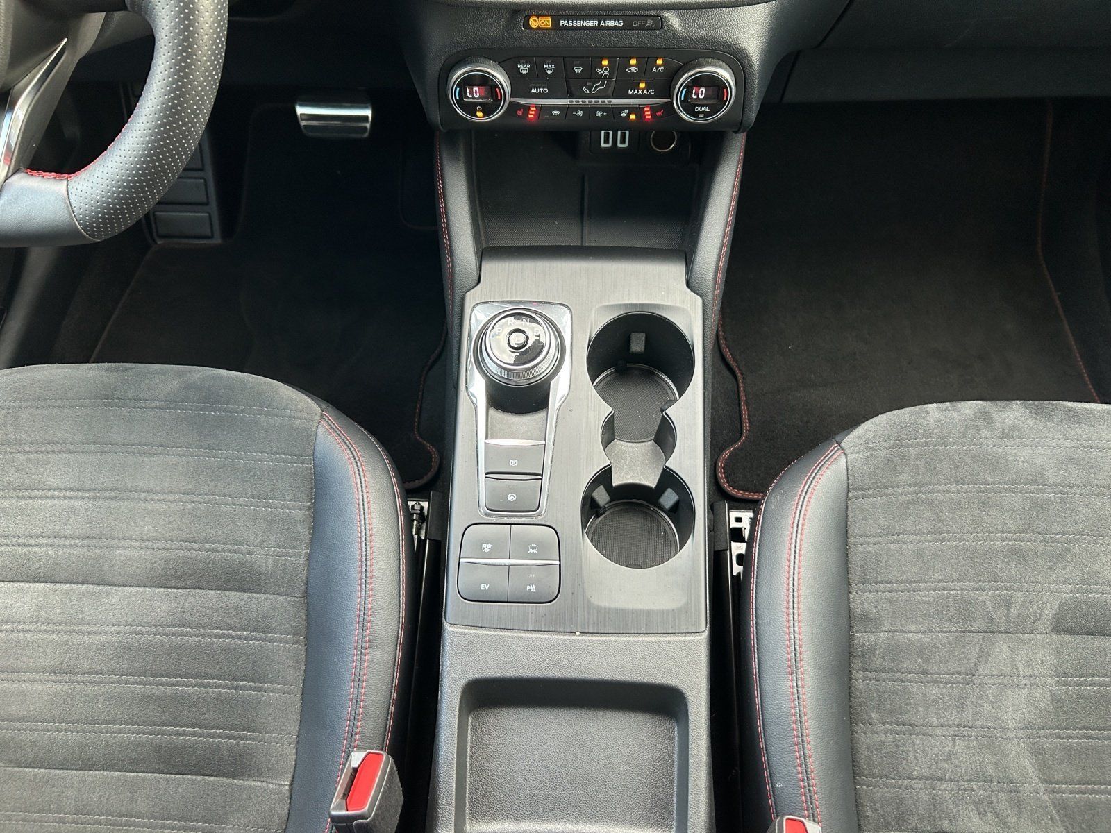 Fahrzeugabbildung Ford Kuga ST-Line X Aut./LED/KAMERA/GRA/NAVI/B&O/SHZ/