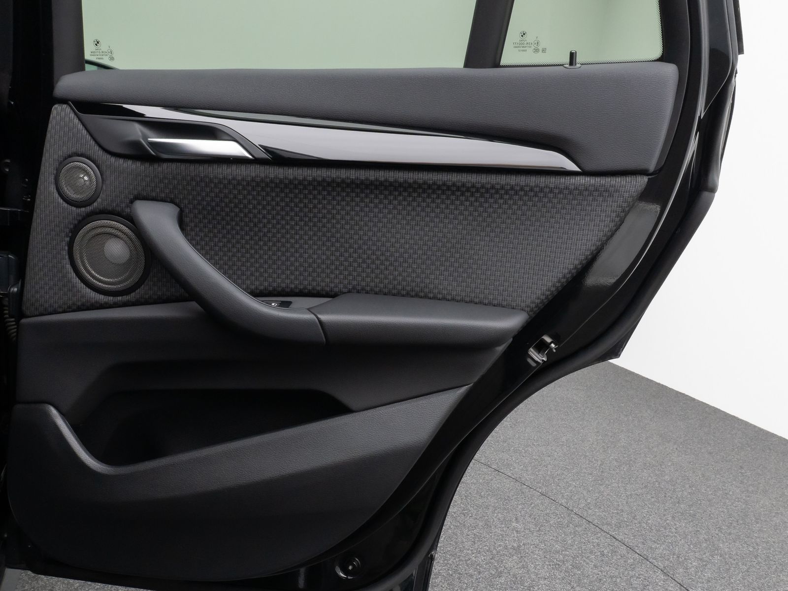 Fahrzeugabbildung BMW X1 xD25e AHK Navi+ HUD DAB H/K Komfort Sport LED