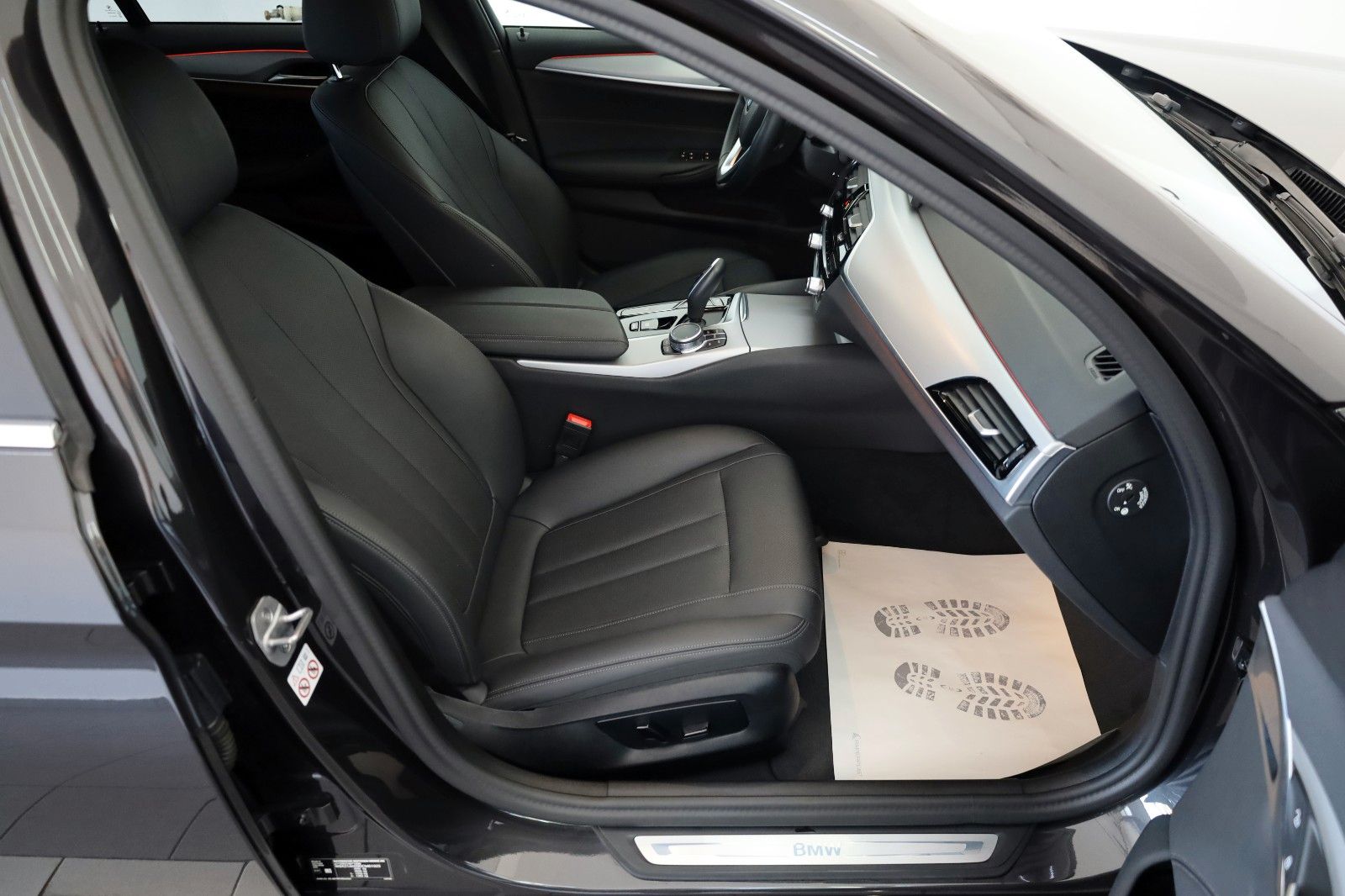 Fahrzeugabbildung BMW 530 d xDrive Lim. Leder,Navi,LED,Kamera,HUD,+WR