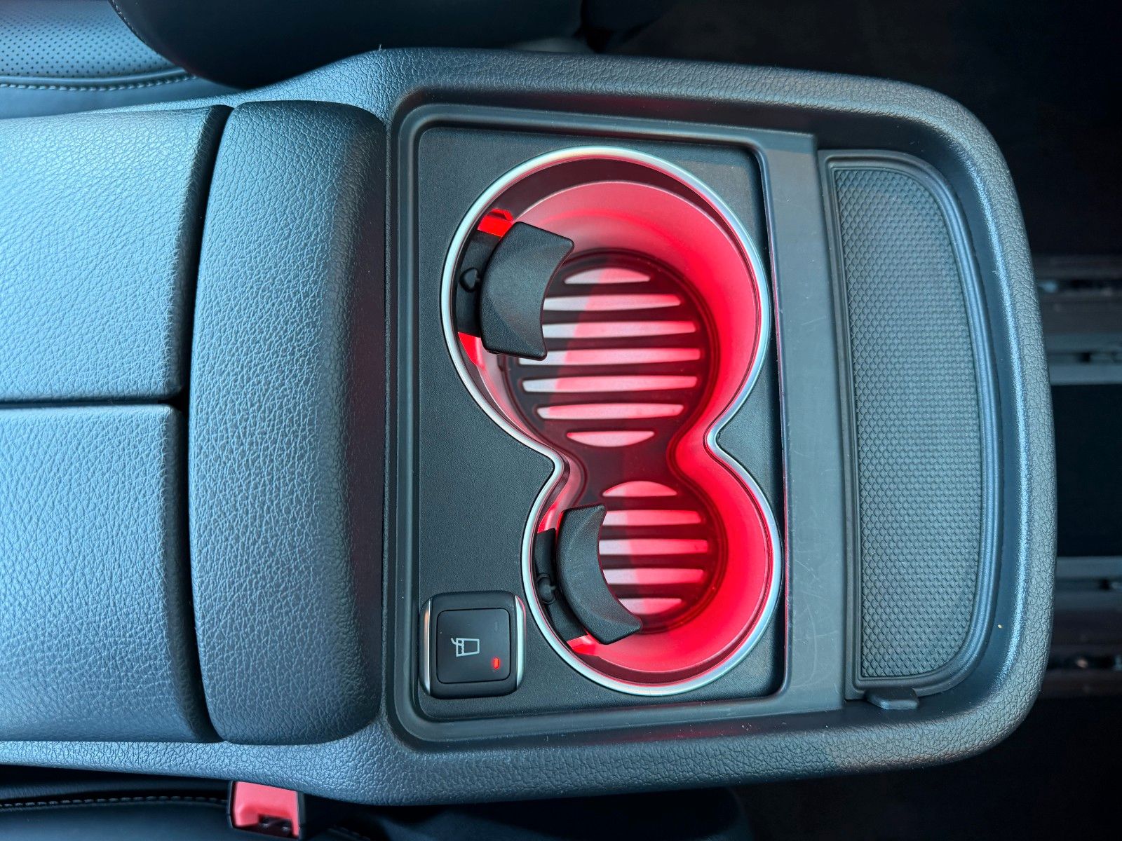 Fahrzeugabbildung Mercedes-Benz V 300 d EXCLUSIVE ED AMG AIRMATICAHK2,5to Pano