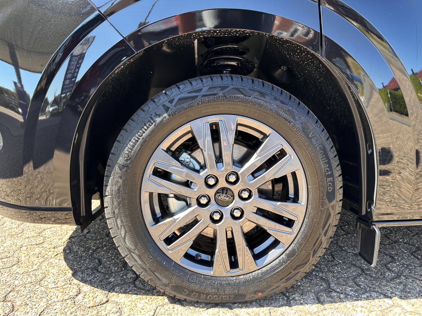 Fahrzeugabbildung Ford Tourneo Custom 2.0 EcoBlue 320 L2  Titanium Aut.