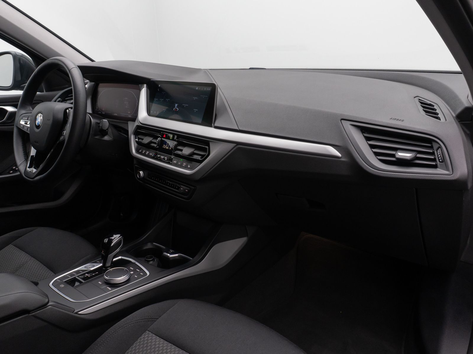 Fahrzeugabbildung BMW 118i GeschwindigReg LED PDC CockpitPro DAB WLAN