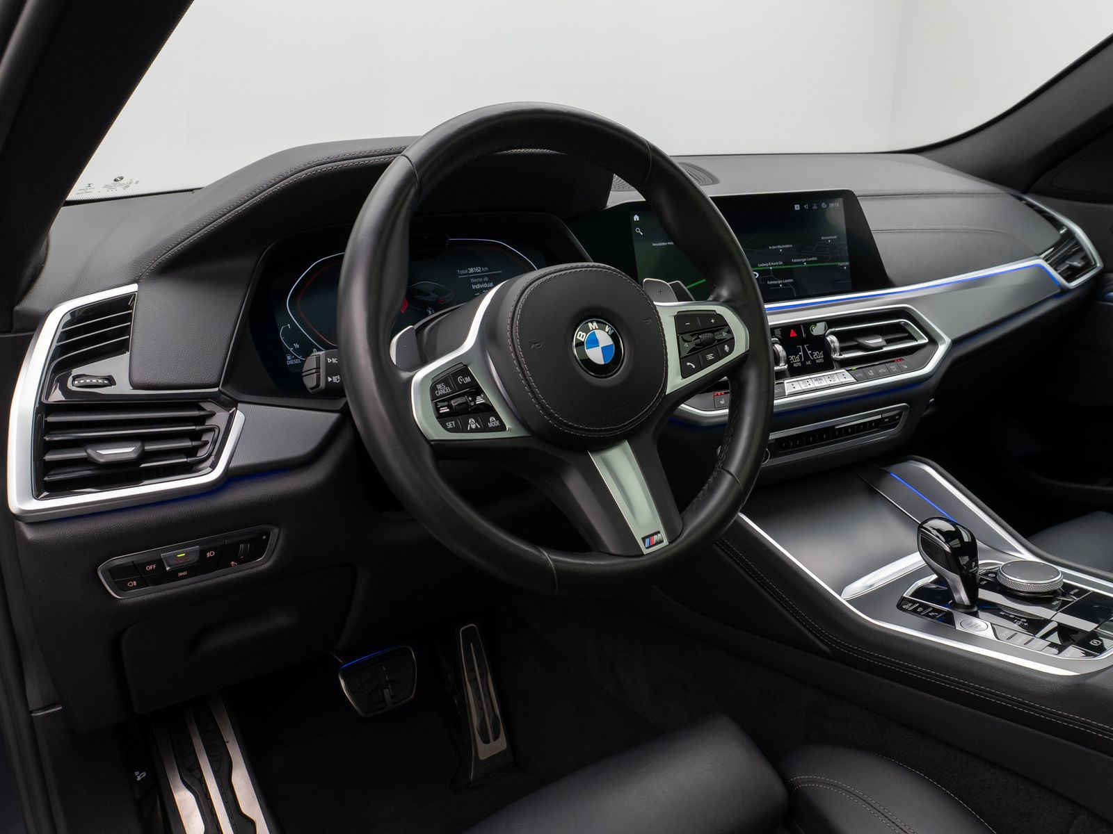 Fahrzeugabbildung BMW X6 xD30d M Sport Panorama Laser 360°HUD SoftClos
