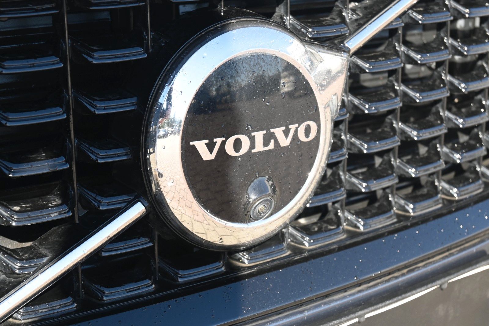 Fahrzeugabbildung Volvo V60 B4 Diesel Plus Dark*H&K*LED*360°*FSHZG*ACC