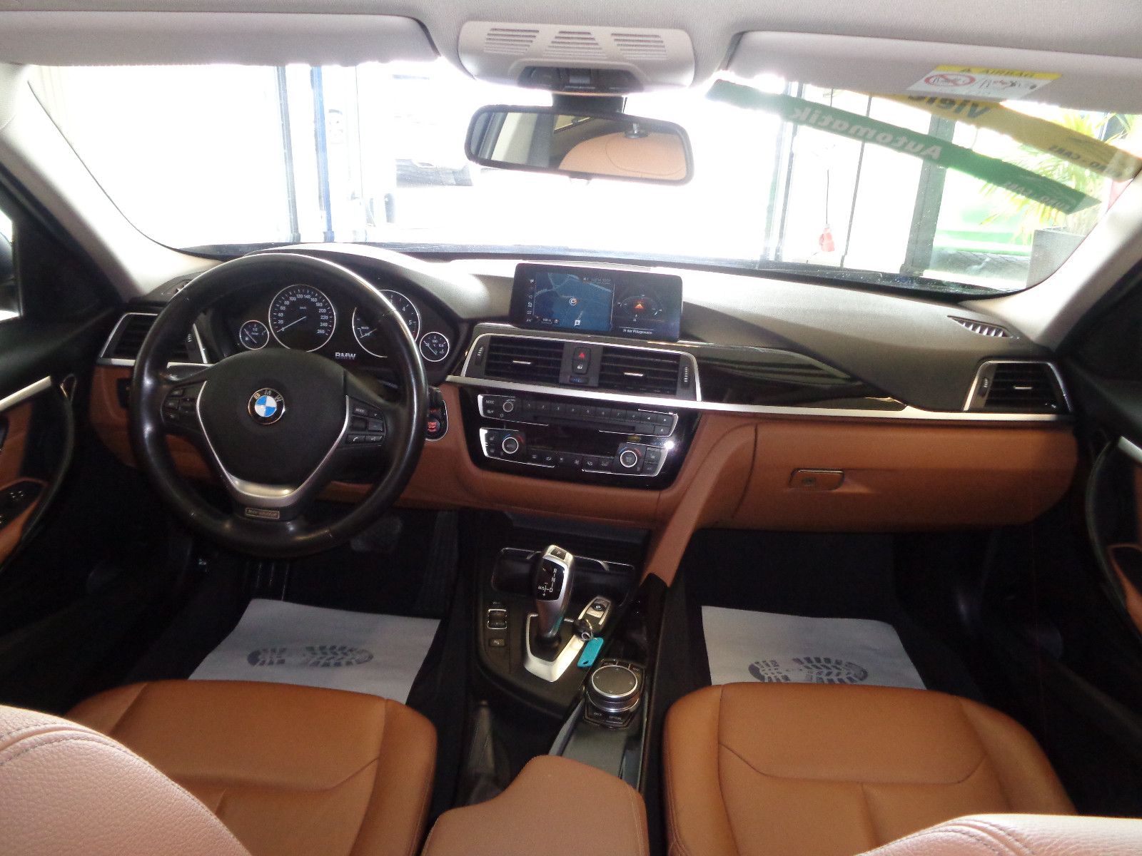 Fahrzeugabbildung BMW 330d xDrive Luxury Line / AHK / KAMERA / LED /