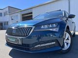 Skoda Superb Combi 2.0 TDI DSG Ambition AHK PANO VirtC - blaue Skoda Superb