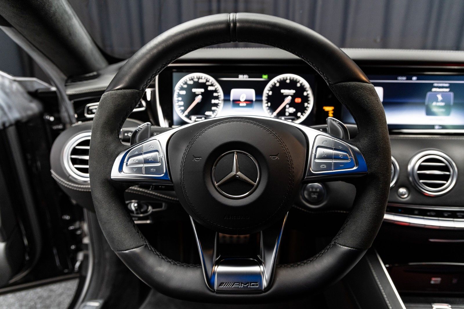 Fahrzeugabbildung Mercedes-Benz BRABUS 850 Coupé C217 + 850 PS + 15.255 km