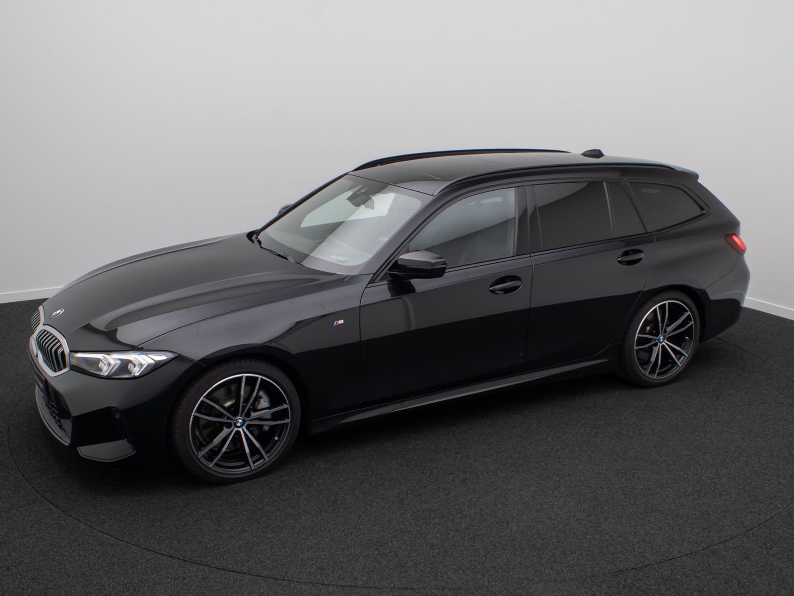 Fahrzeugabbildung BMW 330d M Sport H/K Panorama HUD DAB Alarm 19Zoll