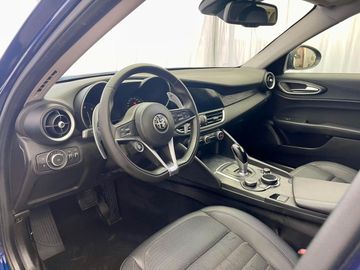 Alfa-Romeo Giulia - 7