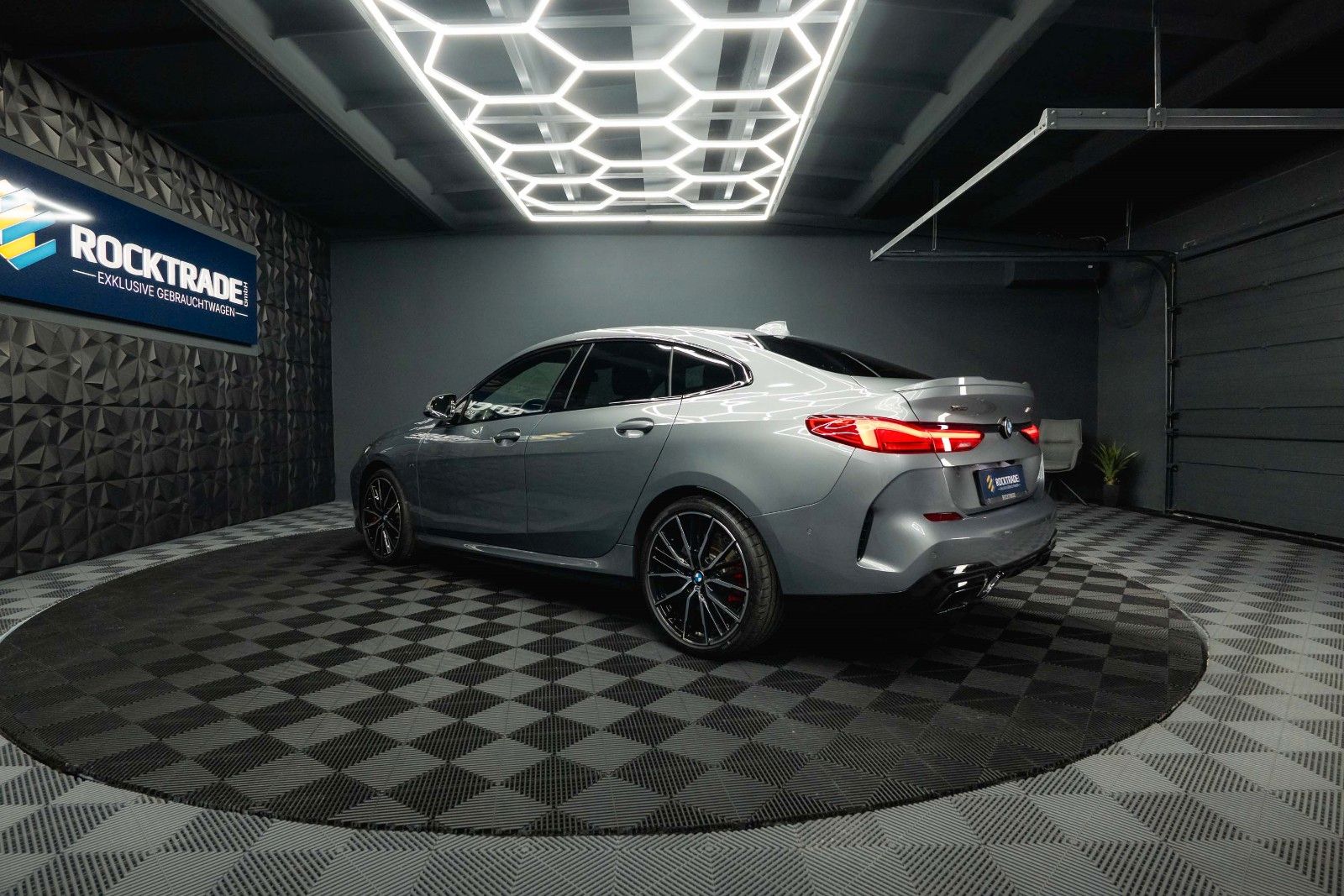 Fahrzeugabbildung BMW M235i xDrive M-Sport Pro Performance Shadow LED
