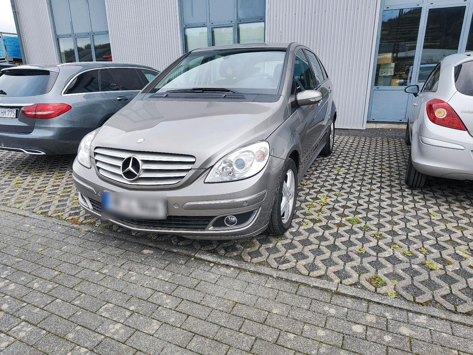 Mercedes-Benz B 200