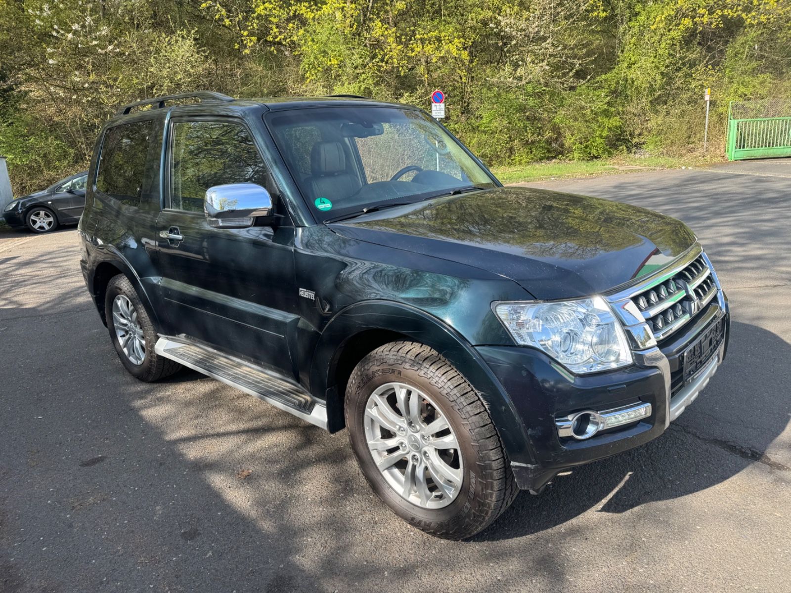 MITSUBISHI Pajero