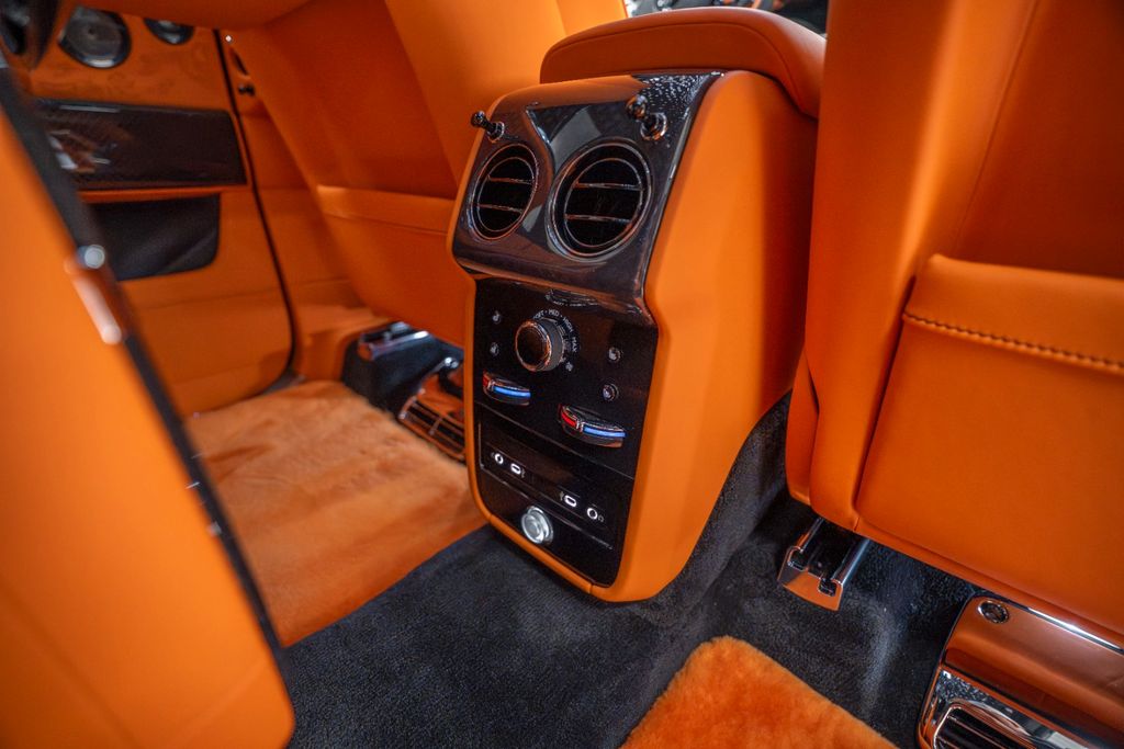 Cullinan BLACK BADGE 2026 BLACK/ORANGE 4 SEATS - Bild 30