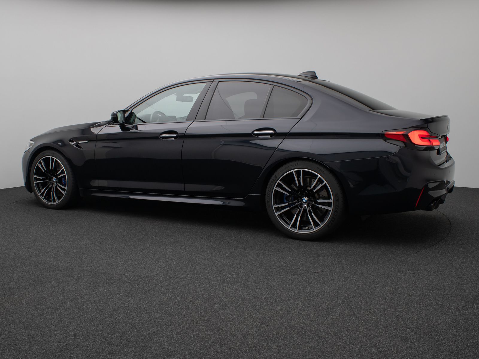Fahrzeugabbildung BMW M5 xD 360°HUD DAB B&W SoftCl Massage Komfort