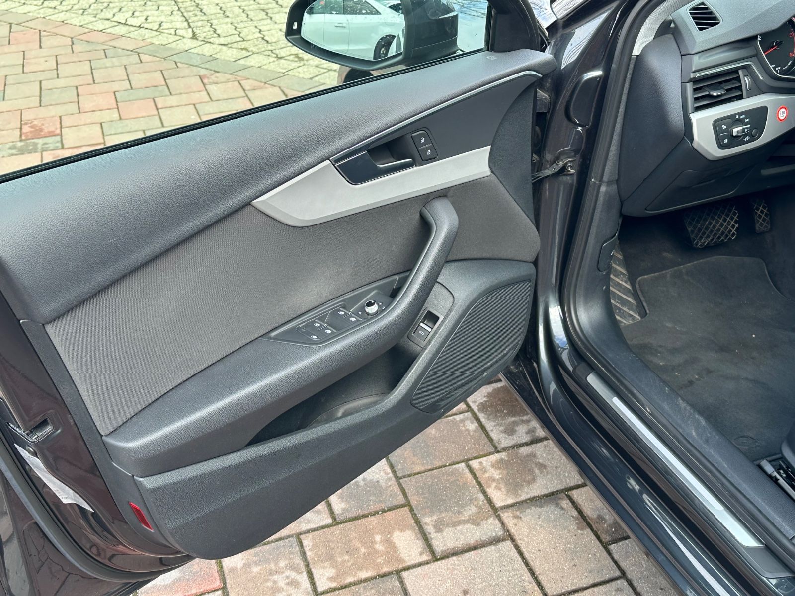 Audi A4 Avant 40 TDI S-LINE*NAVI*LED*AHK* foto 16