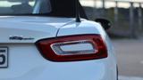 Fiat 124 Spider Lusso  - Fiat 124 Spider: Lusso