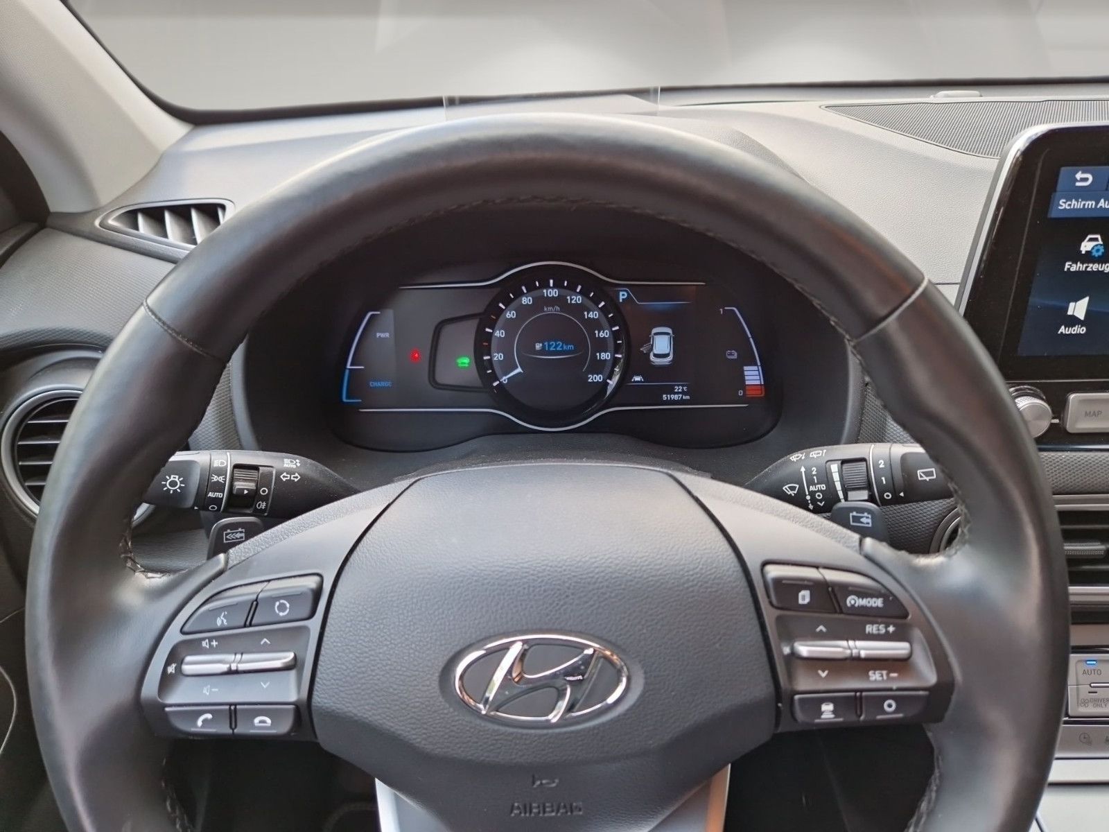 Fahrzeugabbildung Hyundai KONA Elektro 64kWh STYLE  NaviP. + AssistenzP.