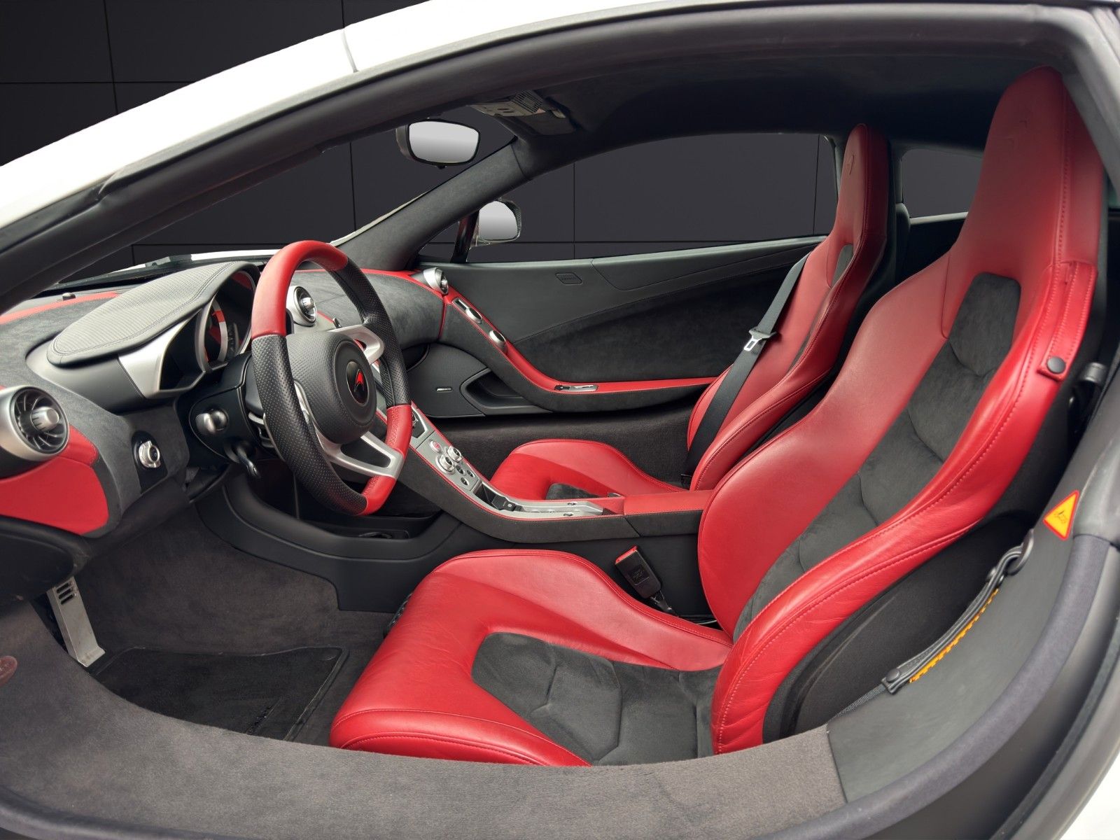 Fahrzeugabbildung McLaren MP4-12C 3.8V8*1HAND*CARBON*SCHECKHEFT*UNFALLFREI