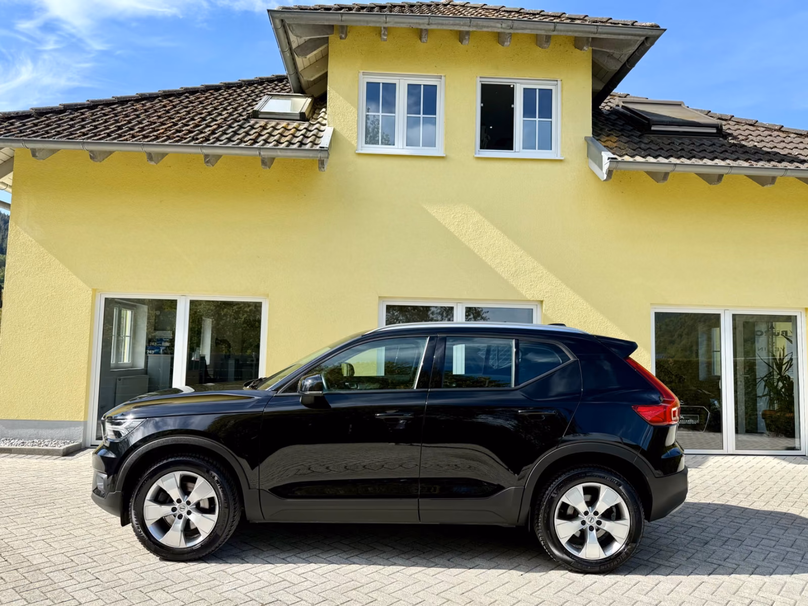 Volvo XC 40 Momentum Pro 2WD-LED-AHK-Kamera