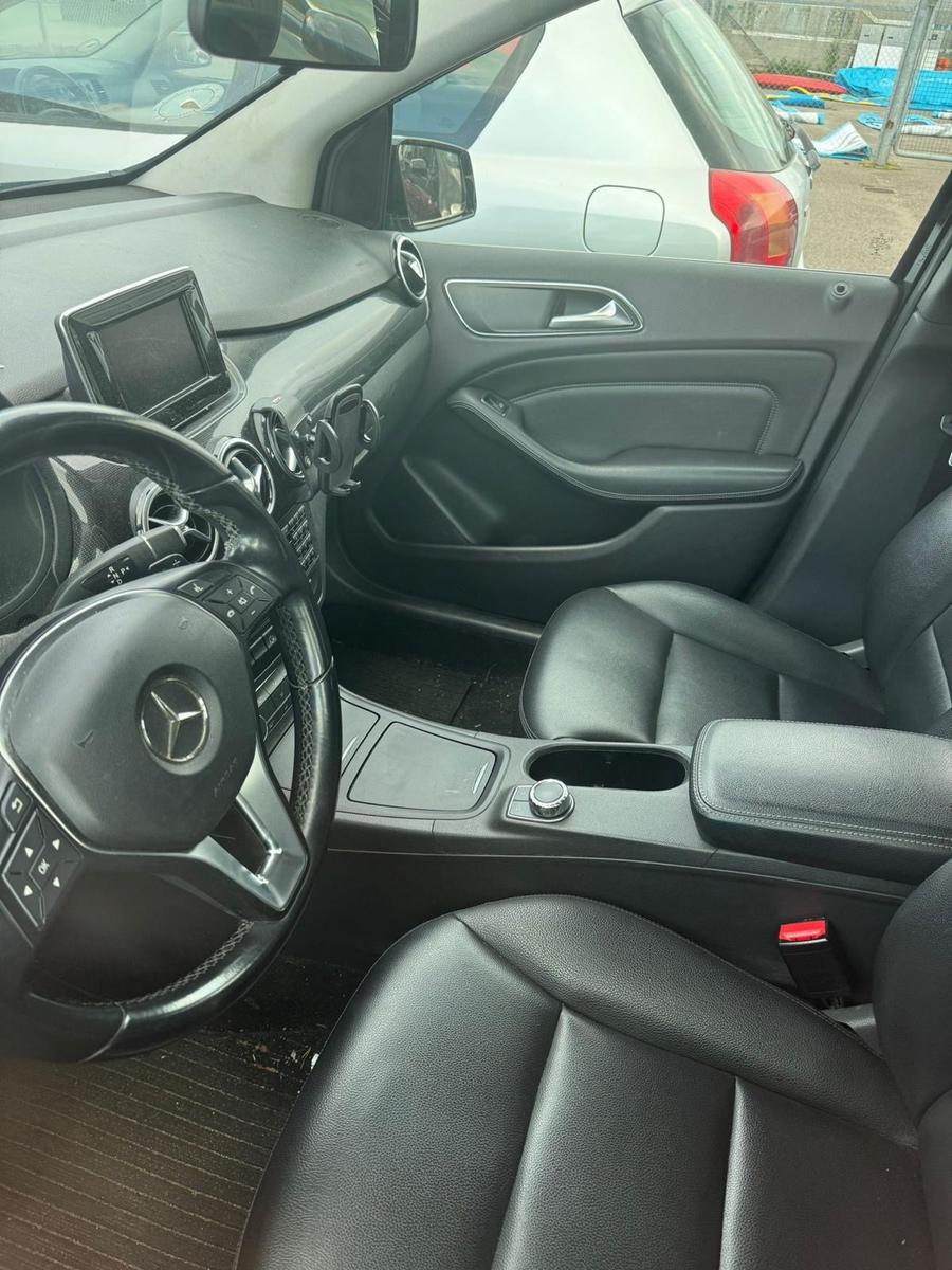 Mercedes-Benz B180 2013 — photo 6