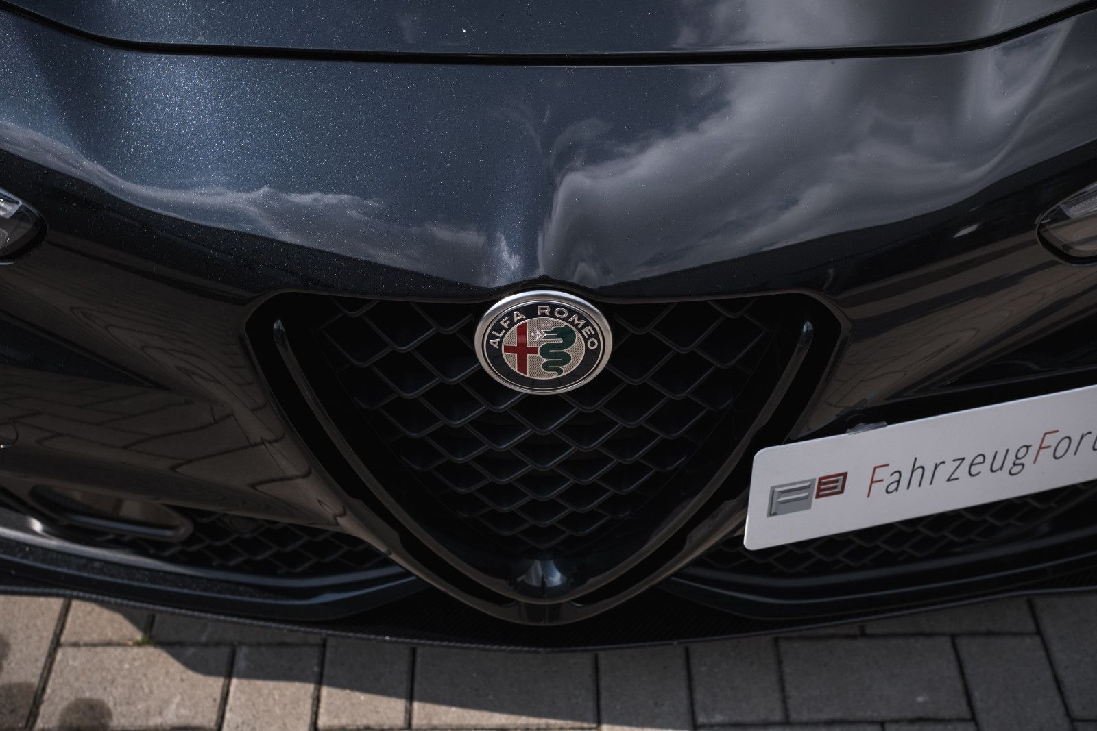Fahrzeugabbildung Alfa Romeo Giulia Quadrifoglio-Akrapovic-HarmanKardon