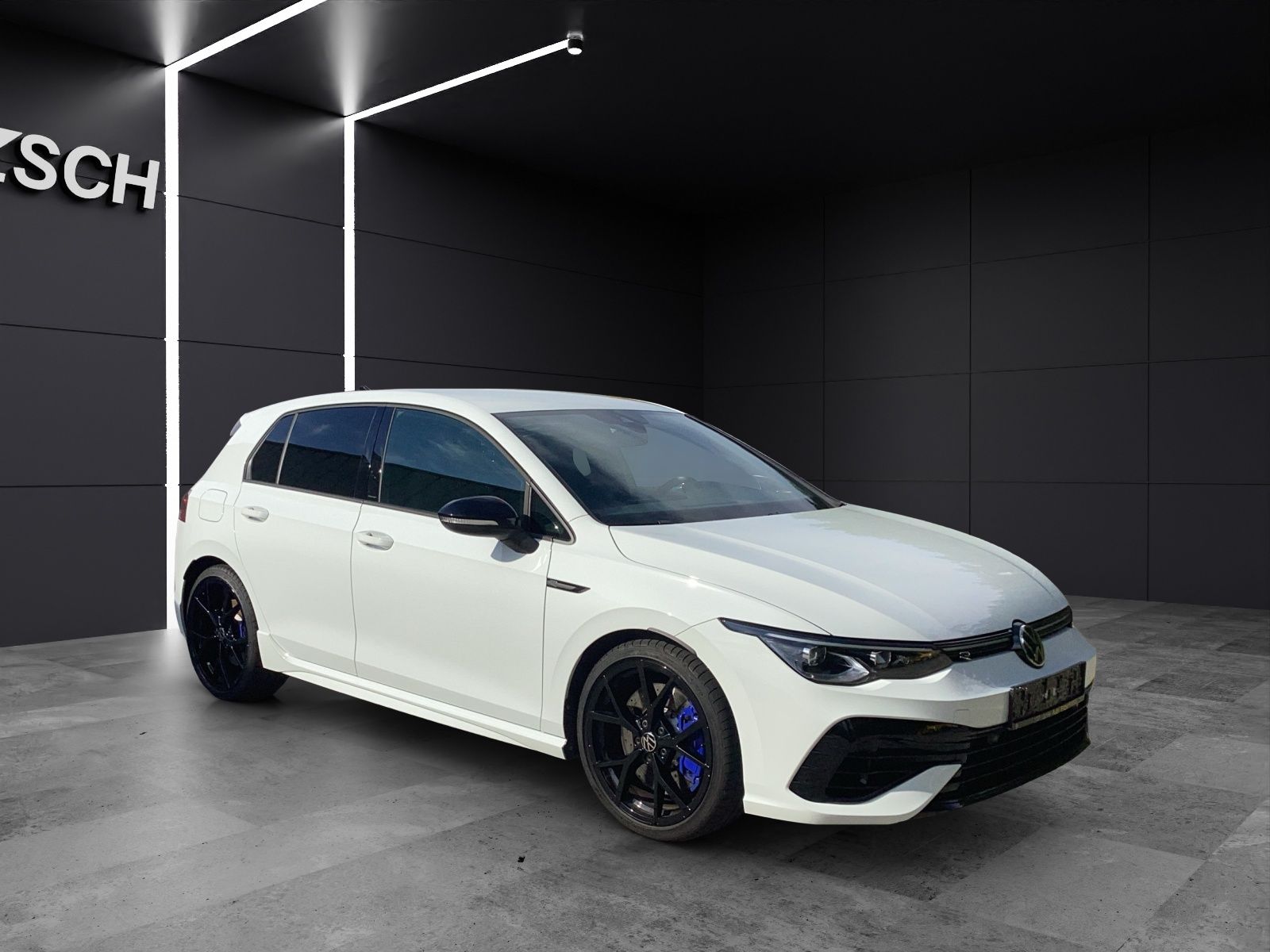 Fahrzeugabbildung Volkswagen Golf VIII R DSG 4M Black-Stye Matrix Akrapovic H