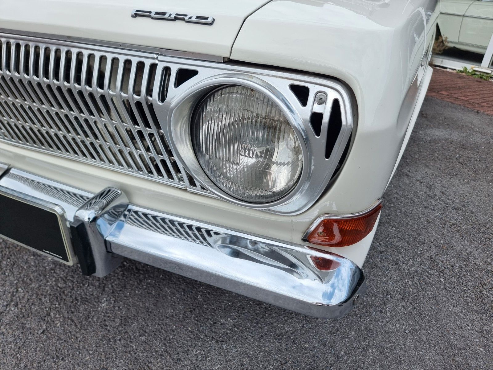 Fahrzeugabbildung Ford Taunus 12m P6/Einmalig schön+Kpl. restauriert