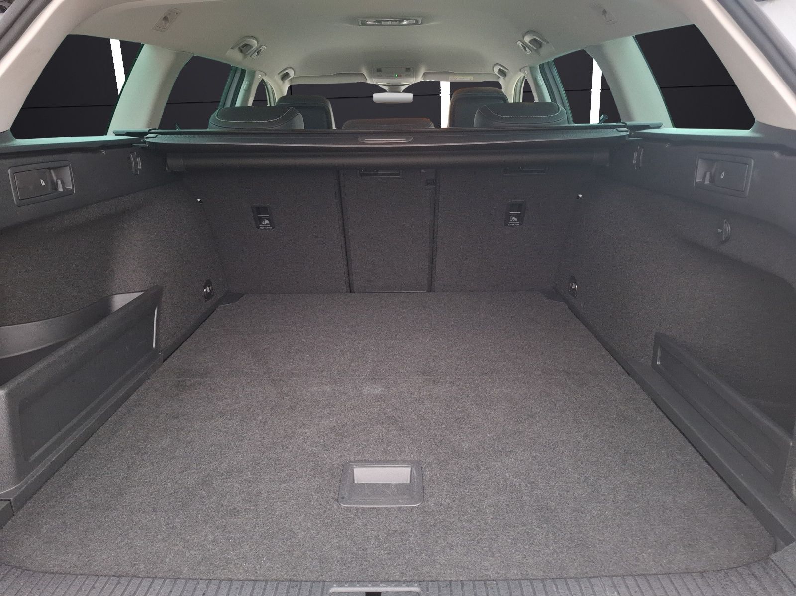 Fahrzeugabbildung Volkswagen Passat Variant TDI Elegance DSG Standhzg. Matrix