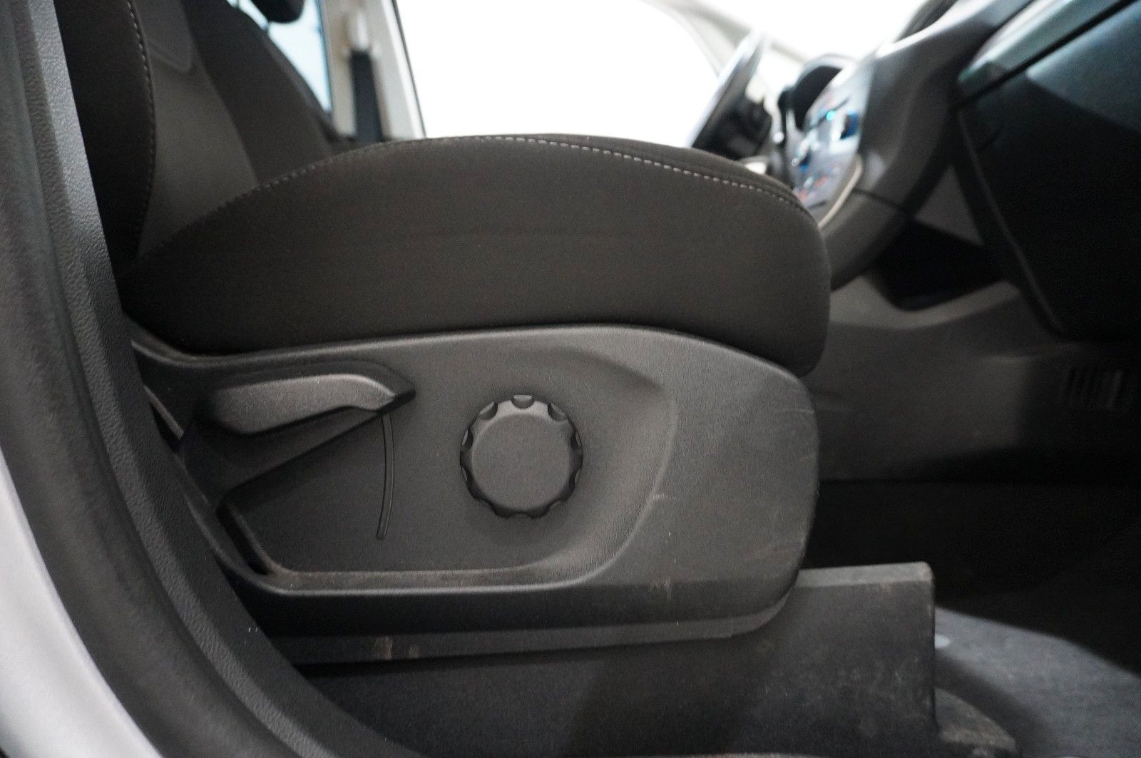 Fahrzeugabbildung Ford S-Max 2.0D BUSINESS 4X4 7-SITZE NAVI/SH/PDC/TEMP