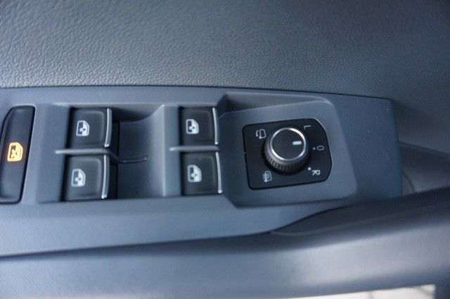 Fahrzeugabbildung Volkswagen T-Cross TSI Style DSG LED Navi PDC SH 17"