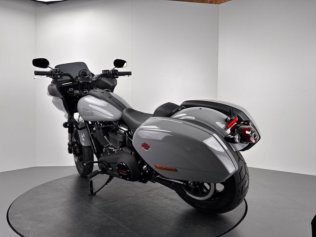 Fahrzeugabbildung Harley-Davidson LOW RIDER ST FXLRST *NEUWERTIG *1. HAND