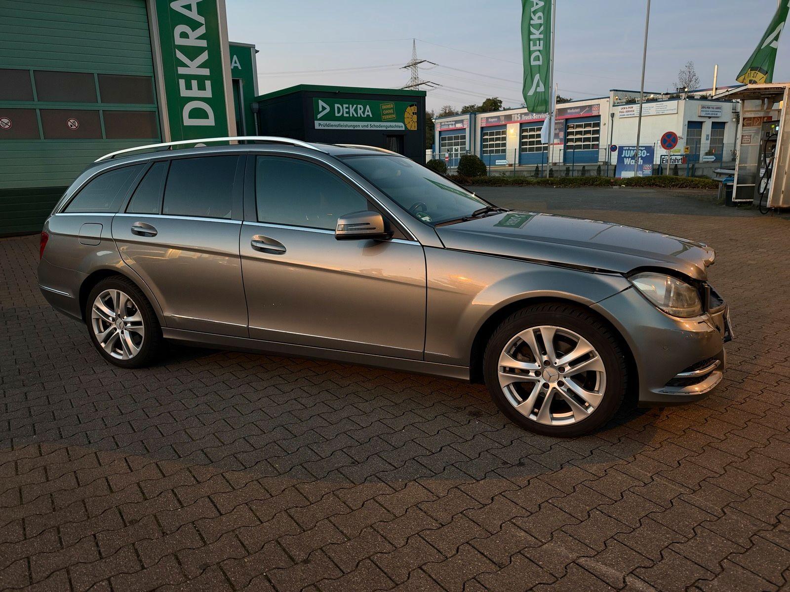 Mercedes-Benz C250 2012 — вигляд ззаду