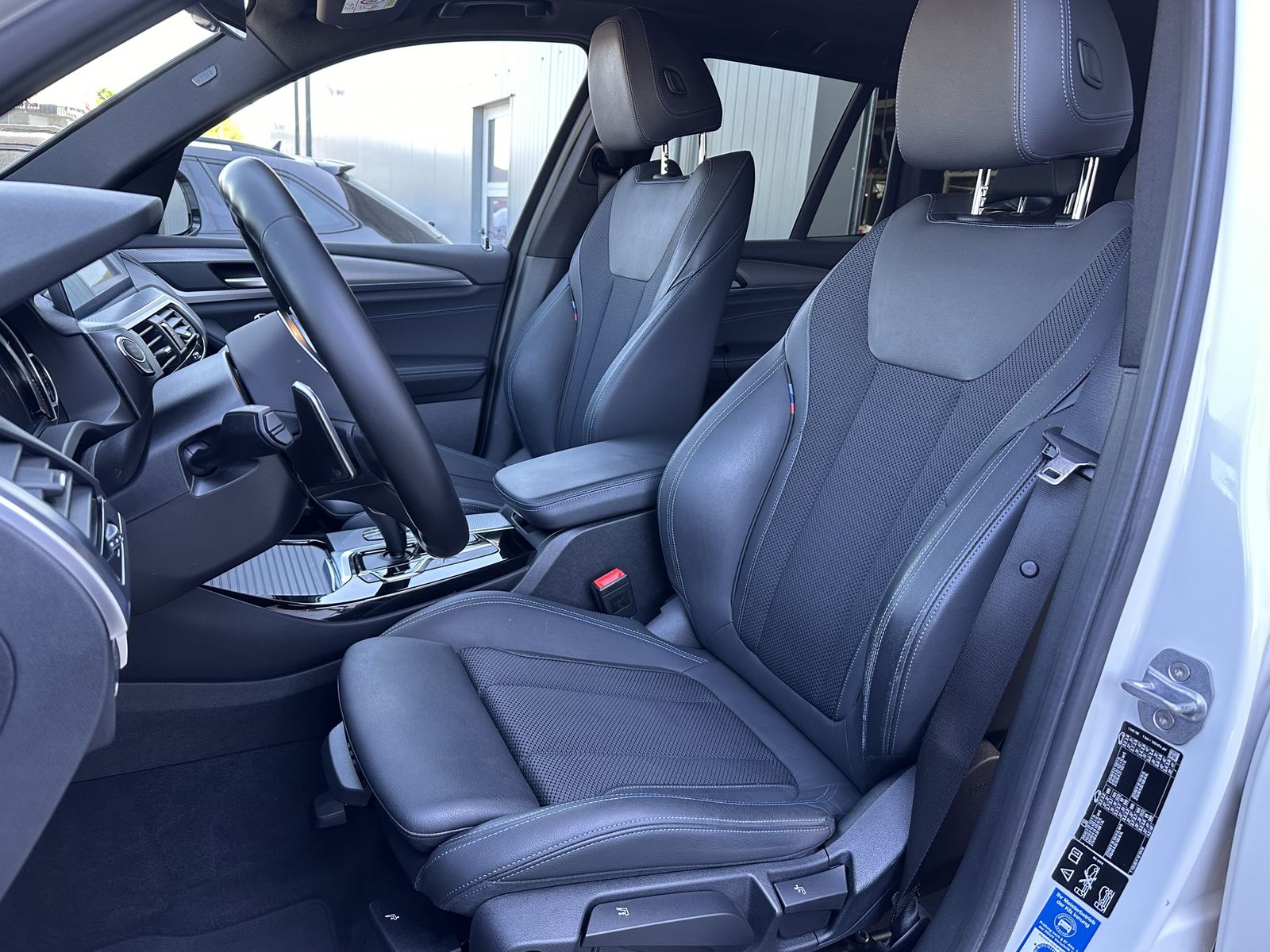 Fahrzeugabbildung BMW X3 xDrive20d M-Sport NAV+LED+HEAD-UP+KAMERA+19ZO